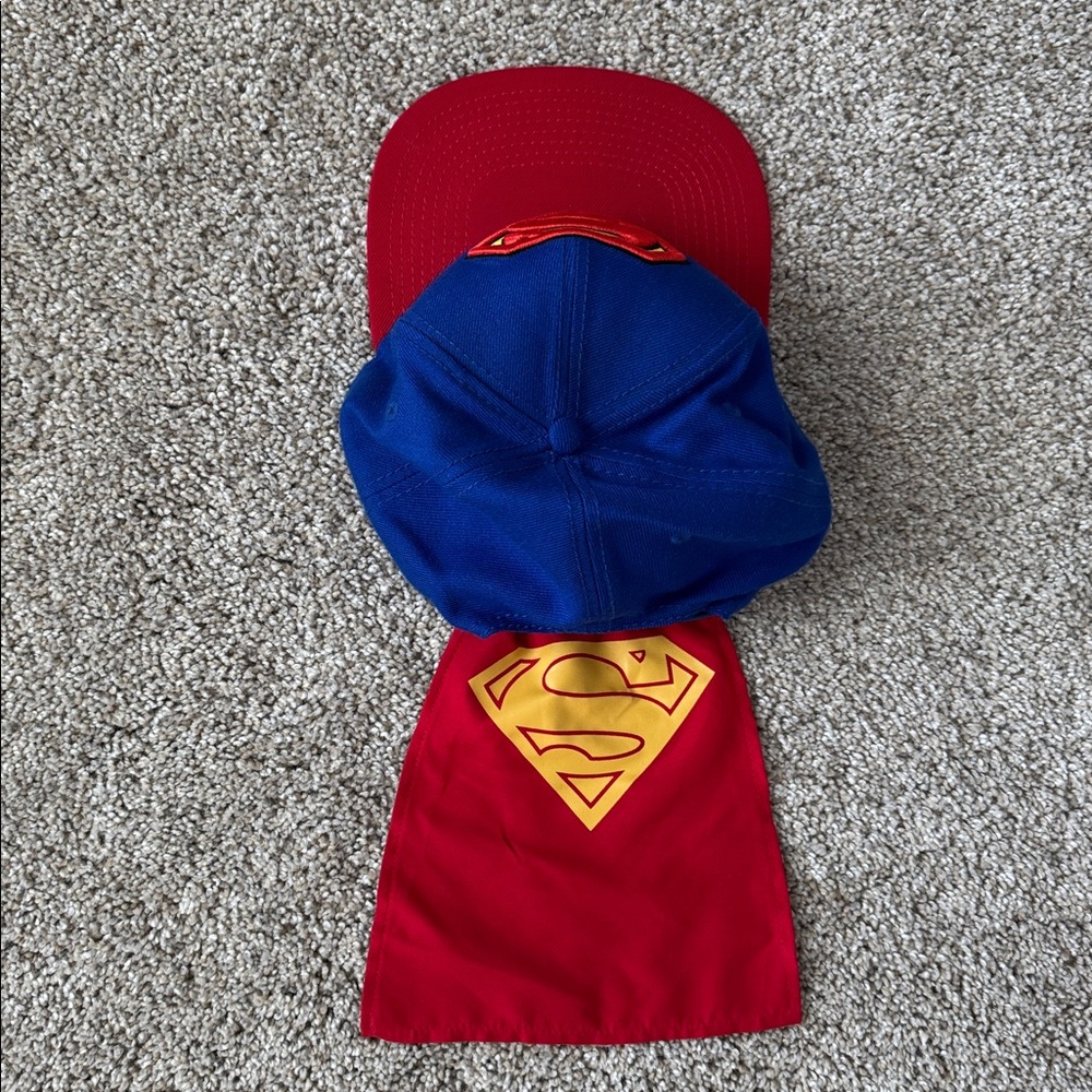 Superman Snapback With Cape - Picture 5 of 11